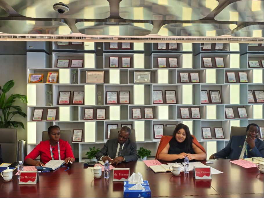 津巴布韦副外长到访388vip太阳资源集团总部